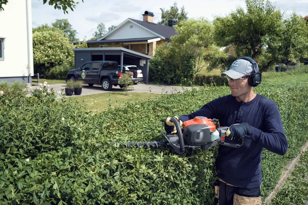 Husqvarna Gas Hedge Trimmers